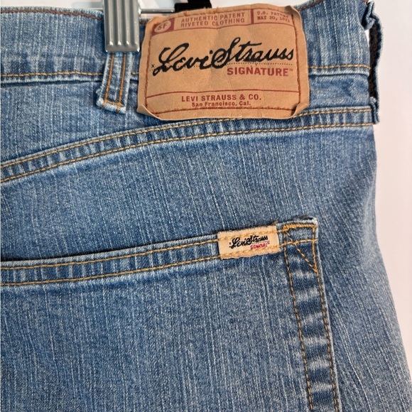 Levi Strauss Signature Bootcut Jeans Women’s 24W Short Blue Denim - Picture 6 of 13